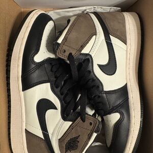 Women Mocha Dunks.